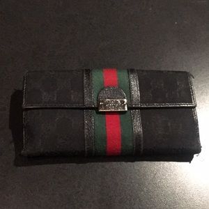Authentic Gucci wallet